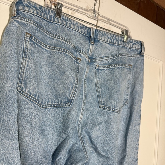 Abercrombie The Loose High Rise Jeans CURVE LOVE Size 34 / 18 Lighter Wash - Picture 6 of 8